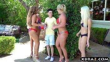 play هواة xnxx dwarf xnxx يمارسون الجنس مع 3 نساء بالمظلات