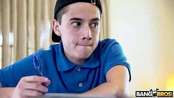 play Ia taranca si i-o fute xnxx cu negresa fututa de piticul xnxx