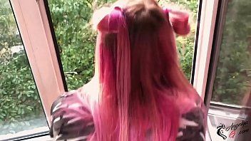 play A gatinha ruiva transa na janela com o amante com um pau hardcore