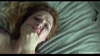 play Le mette le dita in bocca mentre una donna di piacere muore e lei scopa come una cagna