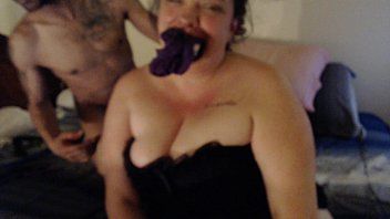 play Vanilla skye se masturba com vibrador e é penetrada na garganta por cravos com tesão