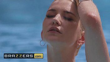 play Baie in piscina si futai cu mascul dotat cu penisul pulata
