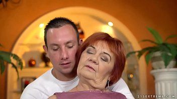 play Xnxx cu mama roscata care e inebunita dupa pula lui mare
