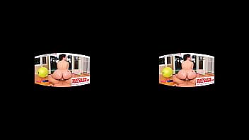 play Ela deita de barriga para baixo e quer ser recheada