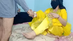 play منتديات Bhabhi في اللباس الأصفر لديها لا تنسى كس اللعين في راعية البقر وعكس مواقف راعية البقر مع سرج الجنس