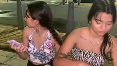 play La hermana se folla a la polla negra en un taxi y se acreza