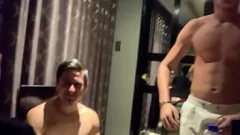 play Heterosexuelle Jungs können nicht widerstehen - Victor Drill, Sabednego Bravo & Verspielte Veneco d