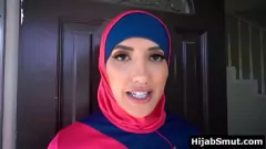 play Muslimische Hausfrau zahlt Miete mit hartem Sex und rasierter Muschi