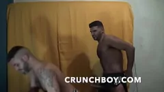 play De Franse bottom MELIODASS maakt een ruige rit van een Top Latino, eindigend in een creampie voor CRUNCHBOY